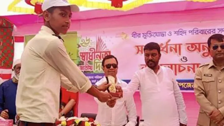 কমলনগরে মহান স্বাধীনতা দিবসের “সুবর্ণ জয়ন্তী” উদযাপন উপলক্ষে পুরুষ্কার বিতরনী   